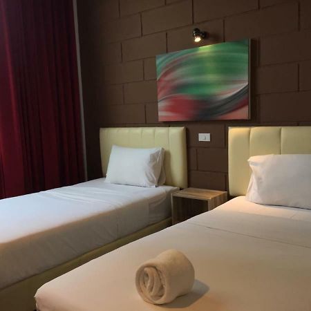 The Zell Hotel Buriram Buitenkant foto