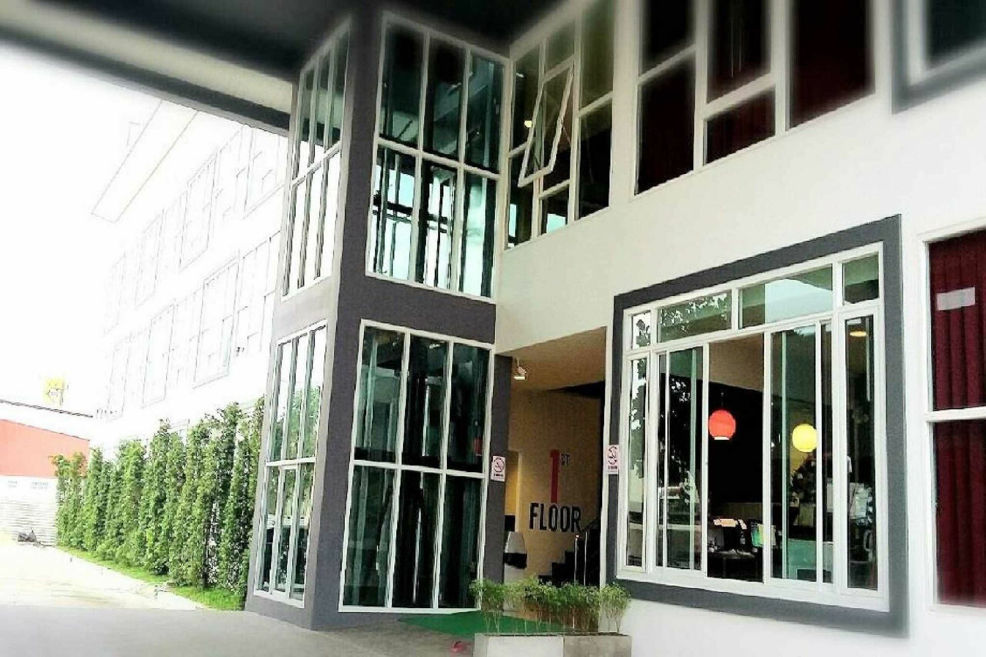 The Zell Hotel Buriram Buitenkant foto