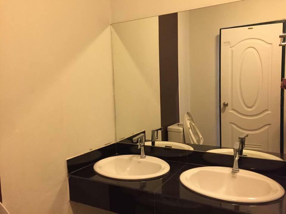 The Zell Hotel Buriram Buitenkant foto